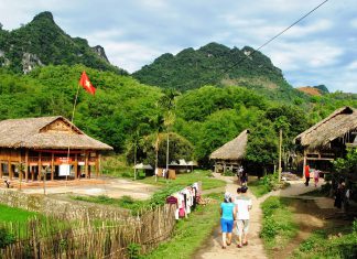 Bản Pom Coọng là điểm du lịch hấp dẫn trong tour Mai Châu