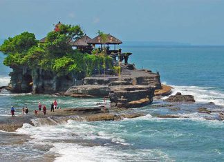Tham quan đền Tanah Lot – Ngôi đền linh thiêng và độc đáo khi du lịch Indonesia Tham quan đền Tanah Lot - Ngôi đền linh thiêng và độc đáo khi du lịch Indonesia